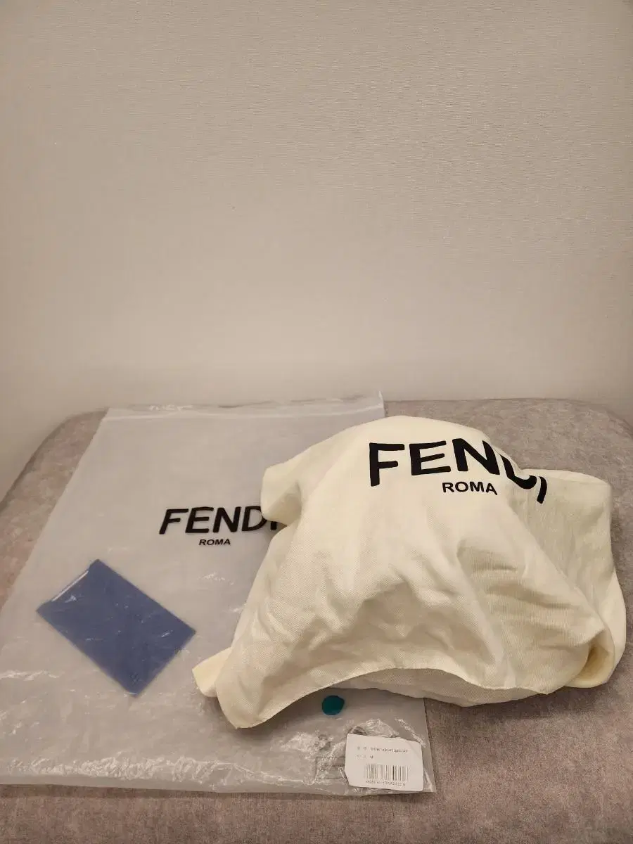 FENDI 남여공용 버킷햇 FXQ801AIKHF0QA2